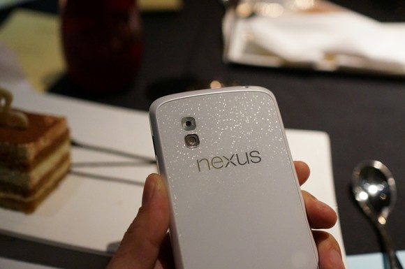lg_nexus_4_white_leak_3-580x385