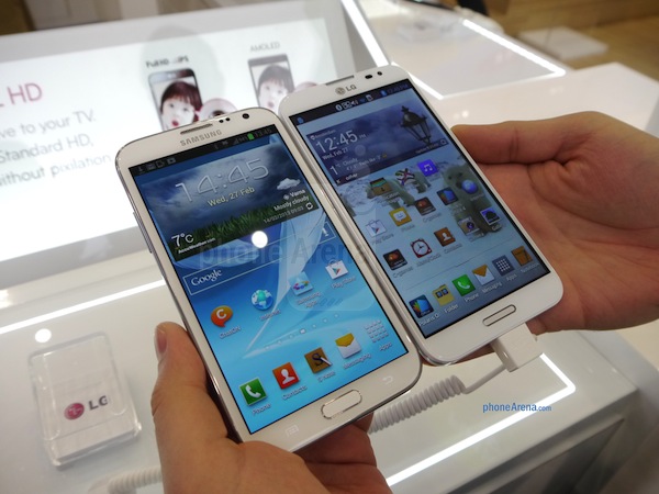 LG-Optimus-G-Pro-vs-Samsung-Galaxy-Note-II-first-look