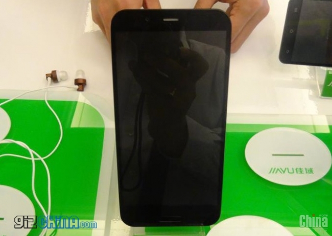 g6-5.7-inch-phablet2-2