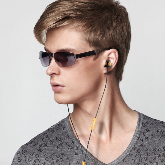 Natale-2015-idee-regalo-hi-tech-per-chi-ama-la-musica-8