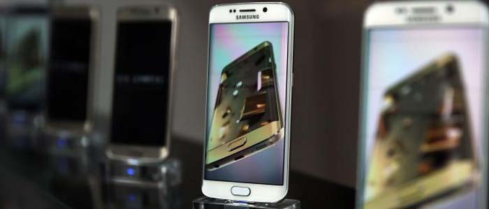 Stand per Samsung Galaxy S6 Edge, frutto della recente innovazione coreana