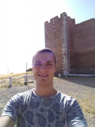 Foto frontale 2 16:9