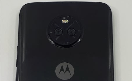 Moto X4