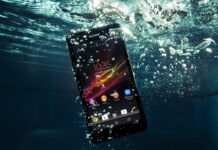 smartphone caduto in acqua