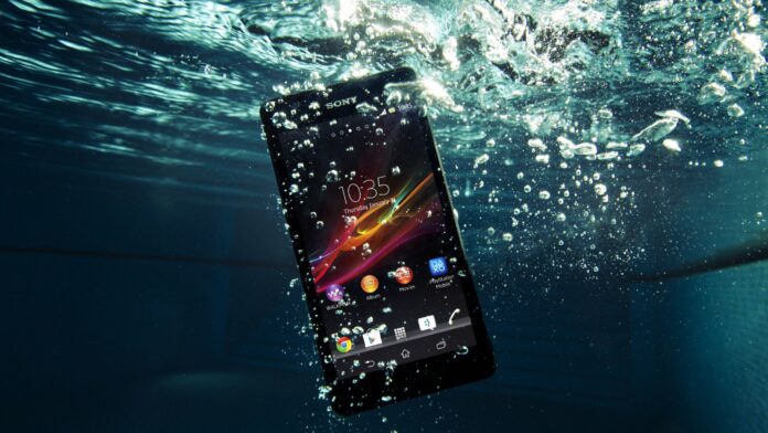 smartphone caduto in acqua smartphone caduto in acqua
